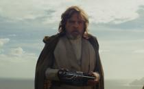 <p>Die Rückkehr des sichtlich gealterten Jedi-Ritters: In der aktuellen "Star Wars"-Trilogie mit den Episoden 7-9 war Mark Hamill wieder als Luke Skywalker zu sehen - fast 40 Jahre nach seinem letzten Auftritt in der Weltraum-Saga (Bild: 2017 Lucasfilm Ltd. / Disney)</p> 