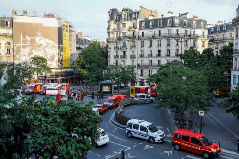 El despliegue en torno al resturante Le Ramus de París el 17 de julio de 2024, después de que un automovilista embistiera la terraza (Ian Langsdon)
