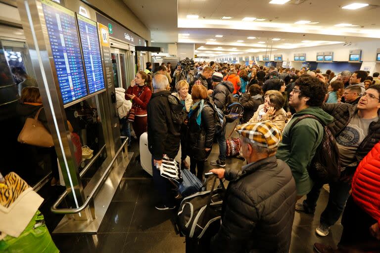 Ante el segundo fracaso consecutivo por negociar paritarias salariales, los gremios de aeronavegantes estudian nuevas medidas de fuerza