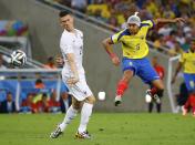 Ecuador's Cristian Noboa (R) fights for the ball with France's Laurent Koscielny during their 2014 World Cup Group E soccer match at the Maracana stadium in Rio de Janeiro June 25, 2014. REUTERS/Pilar Olivares (BRAZIL - Tags: SOCCER SPORT WORLD CUP)