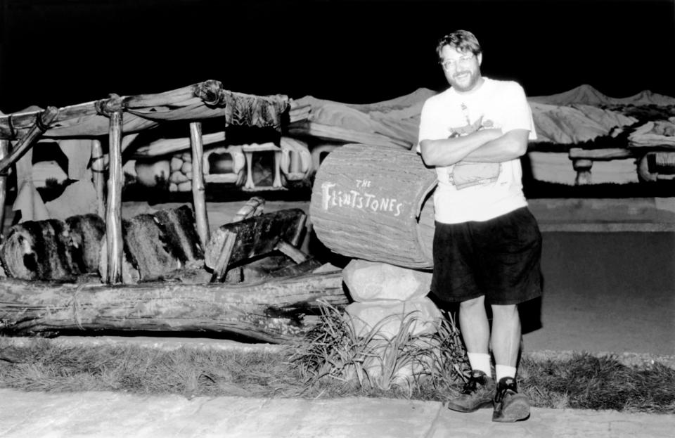 THE FLINTSTONES, director Brian Levant, on-set, 1994, ©Universal Pictures/courtesy Everett Collection