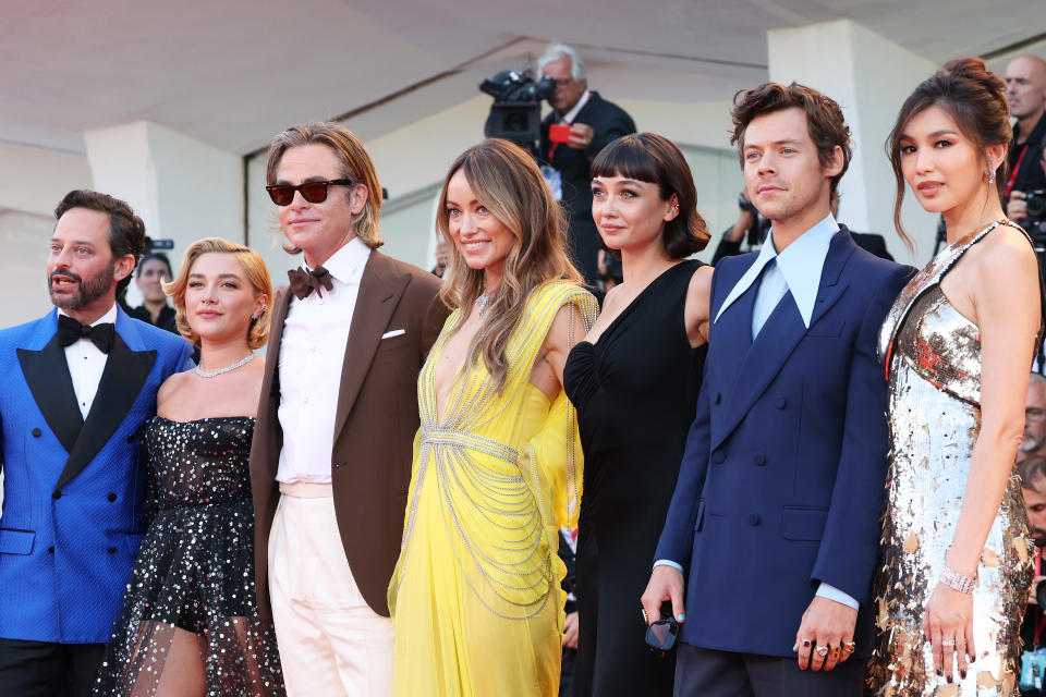 VENICE, ITALY - SEPTEMBER 05: Nick Kroll, Florence Pugh, Chris Pine, Olivia Wilde, Sydney Chandler, Harry Styles and Gemma Chan attend the 