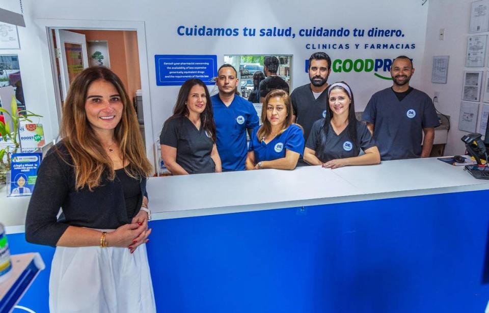 Yessica González, fundadora y directora general de Dr. GoodPrice, y su equipo buscan que la clínica y farmacia en uno de los vecindarios con más inmigrantes de Miami ofrezca cuidados médicos a precios módicos y buena atención al paciente.