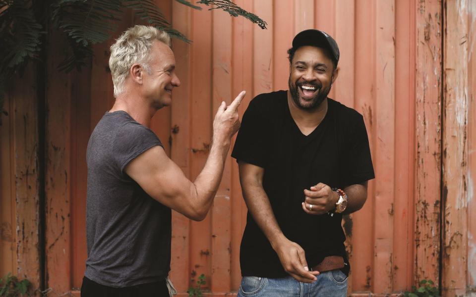 Gemeinsam landeten sie auf Platz eins der deutschen Albumcharts: Police-man Sting (links) und "Mr. Boombastic" Shaggy nahmen 2018 zusammen ein ganzes Album auf, "44/876" vereinte ihre Leidenschaft für Reggae mit jugendlicher Euphorie. (Bild: Universal Music)