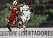 Romulo Otero (L) of Venezuela's Caracas FC challenges Wellington of Brazil's Fluminense during their Copa Libertadores soccer match in Caracas February 13, 2013. REUTERS/Jorge Silva (VENEZUELA - Tags: SPORT SOCCER TPX IMAGES OF THE DAY) - RTR3DRII