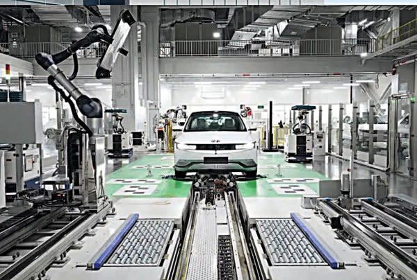 現代汽車開設新的AI人工智慧工廠，透過AI機器人和人力一天可生產