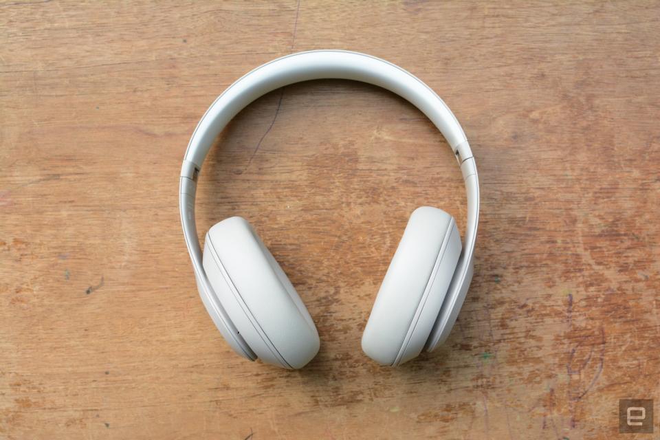 <p>Beats Studio Pro review</p>
