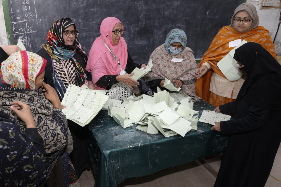 Members of polling staff start counting the votes following polls closed for parliamentary elections, in Islamabad, Pakistan, Thursday, Feb. 8, 2024. (AP Photo/Pervez Masih)