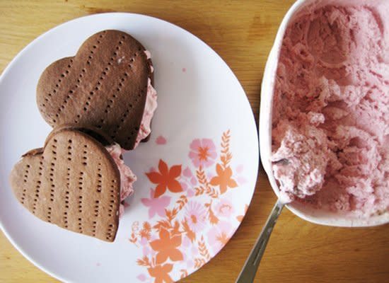 <strong>Get the <a href="http://www.mintdesignblog.com/2010/02/chocolate-strawberry-ice-cream-sandwiches/" target="_hplink">Chocolate Strawberry Ice Cream Sandwich recipe</a> by  Lisa Wong Jackson of Good on Paper</strong>