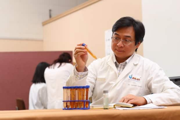 Prof. Tri Nguyen-Quang of Dalhousie University is seen in the lab in this file photo. Nguyen-Quang says based on his own Grand Lake testing, he did not find any evidence of blue-green algae bacteria. (Dalhousie University - image credit)