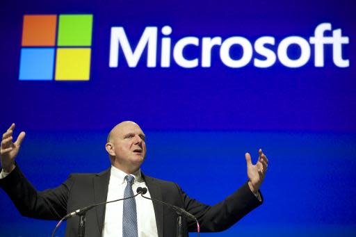 El expresidente ejecutivo de Microsoft, el multimillonario estadounidense Steve Ballmer, da una conferencia en Washington el 19 de noviembre de 2013. El 29 de mayo de 2014 se conoció que está interesado en comprar Los Angeles Clippers, de la NBA, por 1.800 millones de dólares (GETTY IMAGES NORTH AMERICA/AFP/Archivos | Stephen Brashear)