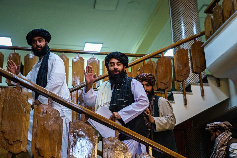 KABUL, AFGHANISTAN -- AUGUST 17, 2021: Zabihullah Mujahid, the Taliban spokesman for nearly 2 decades who worked in the shadows, makes his first-ever public appearance to address concerns about the Taliban' reputation with women's education, appearance and rights, television music and executions, during a press conference in Kabul, Afghanistan, Tuesday, Aug. 17, 2021. (MARCUS YAM / LOS ANGELES TIMES)