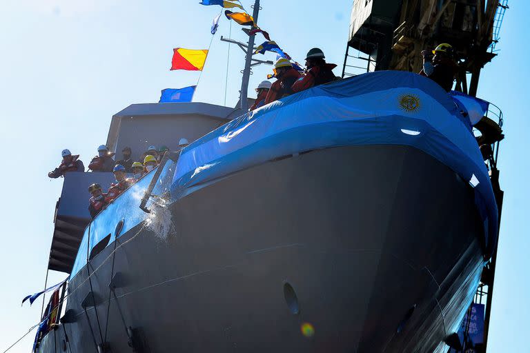 Botadura de lancha para instrucción de cadetes de la Armada // ASTILLERO RÍO SANTIAGO, ENSENADA