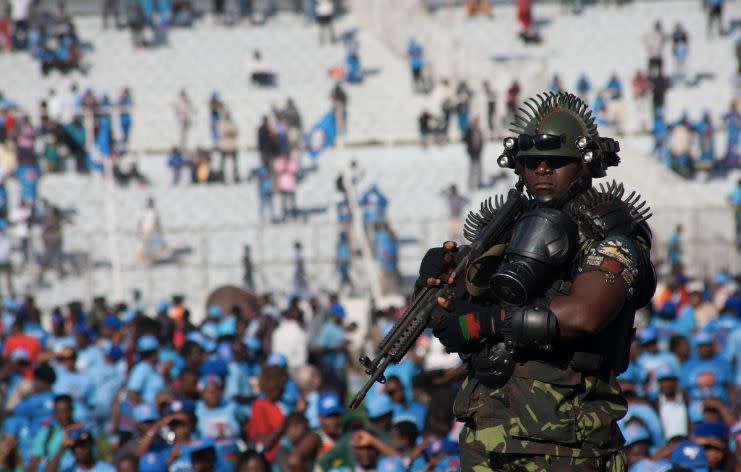 The bodyguard for the president of Malawi has turned head due to his extreme gear. (GETTY)