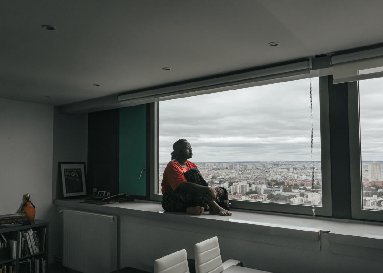 Maboula Soumahoro en su apartamento de París, el 30 de junio de 2020. (Andrea Mantovani/The New York Times)