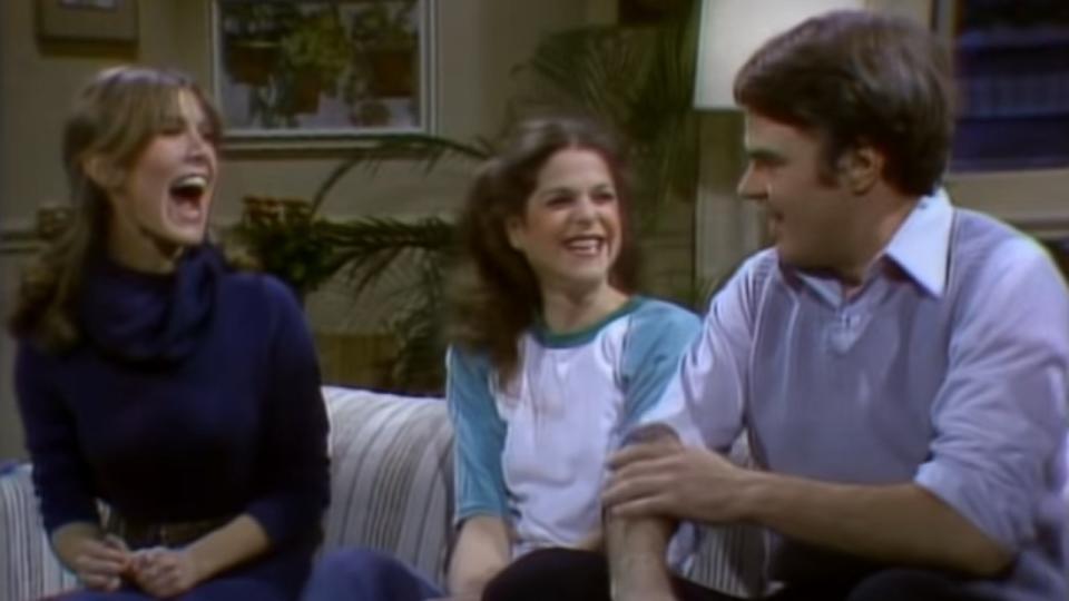 Carrie Fisher, Gilda Radner and Dan Aykroyd in Loud Family sketch on SNL.