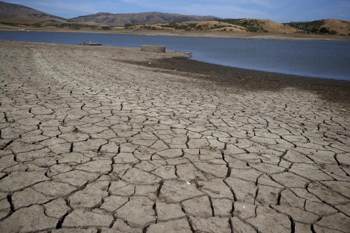 این بستر خشک و ترک خورده در شمال کالیفرنیا در سومین سال خشکسالی سال 2022 شبیه به سایر نقاط این ایالت بود.