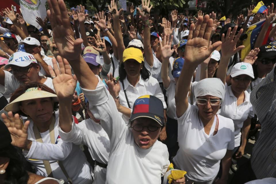 Miles de mujeres protestan “contra la represión”