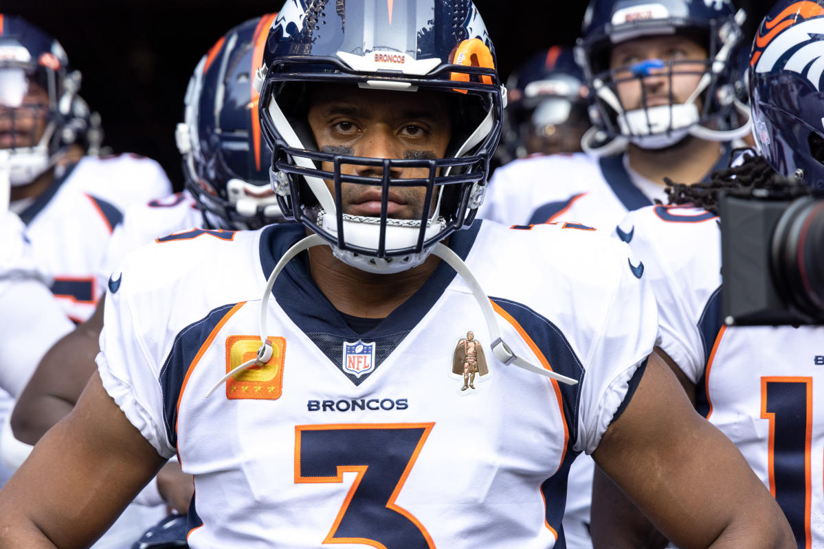 NFL Journal: Russell Wilson's wristband, Broncos' anemic third