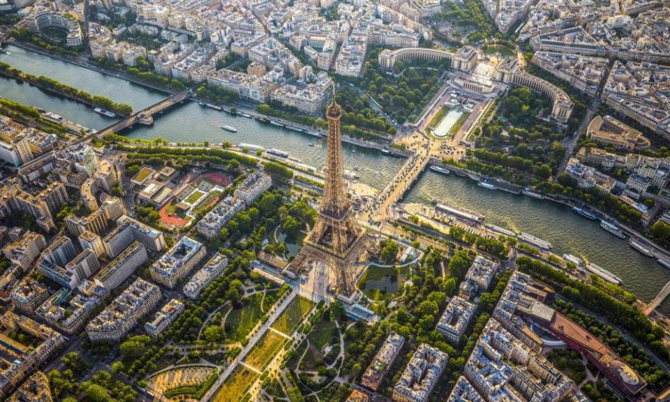 See the Eiffel Tower on an interactive tour to the viewing platform of the 324-metre structure, plus a helicopter’s view of the tower against the Paris skyline.