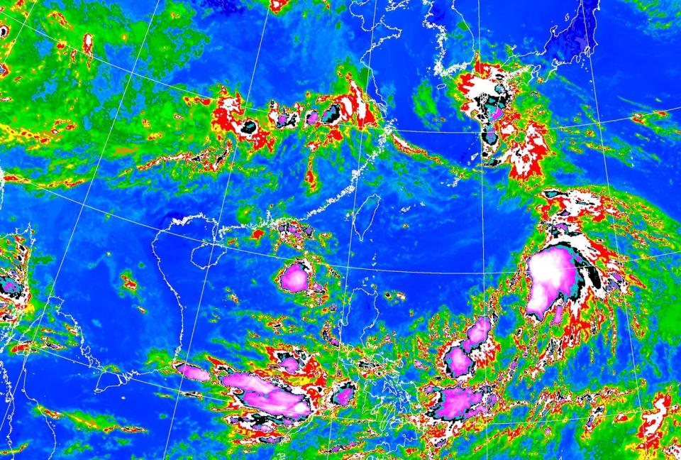氣象專家吳聖宇表示，熱帶低壓最快將在今晚增強成為颱風「烟花」。   圖：中央氣象局／提供