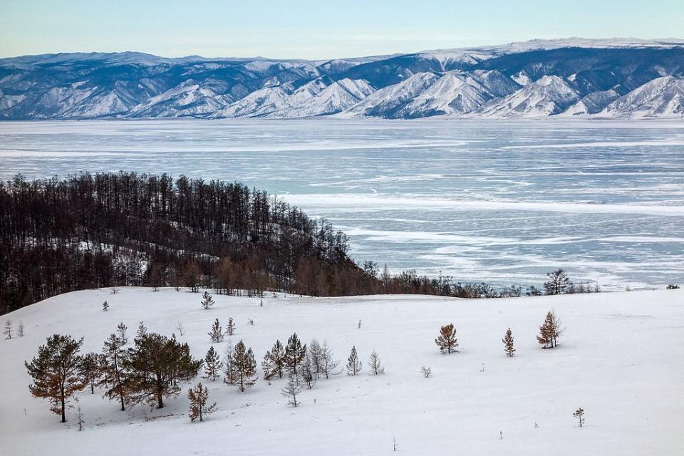 貝加爾湖 (Photo by © Sergey Pesterev / Wikimedia Commons / CC BY-SA 4.0)