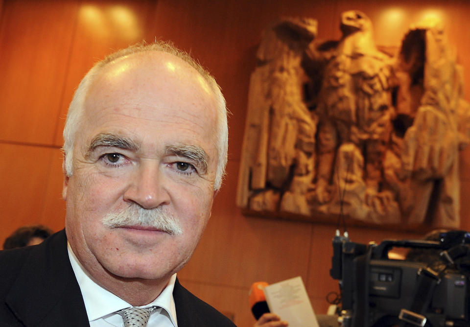 FILE - In this Feb. 10, 2009 file photo Peter Gauweiler, a backbench lawmaker with Chancellor Angela Merkel's conservative bloc and a consistent opponent of the government's euro rescue strategy, is pictured at the constitutional court in Karlsruhe, Germany. Germany's high court on Tuesday, Sept. 11, 2012, rejected a last-minute plea by Gauweiler to postpone its ruling on a request to block the country's approval of the eurozone's permanent bailout fund. (AP Photo/dapd, Torsten Silz)