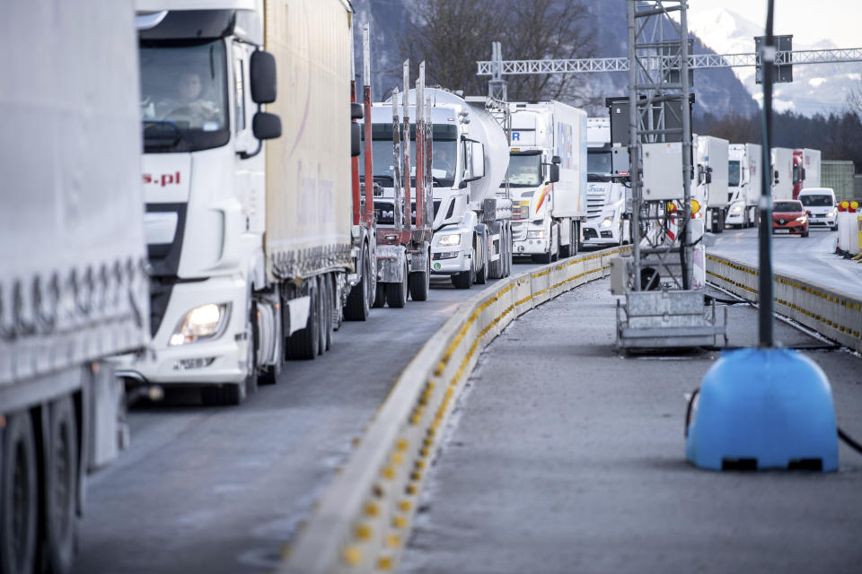 Trucks stuck in traffic as they heading towards Germany near the border checkpoint between Austria and Germany in Kiefersfelden, Monday, Feb. 12, 2021. The tightened German entry rules at the border with the Austrian state of Tyrol to protect against the spread of the coronavirus came into force on Sunday night. Photo: Matthias Balk/dpa via AP)