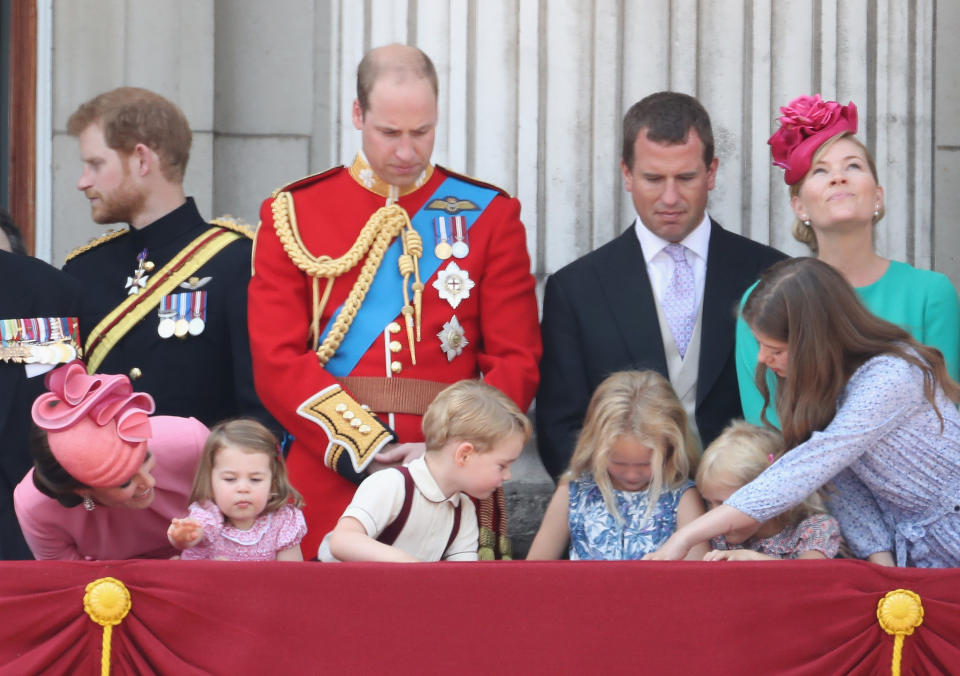 LONDON, ENGLAND - JUNE 17:  (L-R) Catherine, Duchess of Cambridge, Prince Harry, Princess Charlotte of Cambridge, Prince William, Duke of Cambridge, Prince George of Cambridge, Peter Phillips, Savannah Phillips, Isla Phillips and Autumn Phillips look out from the balcony of Buckingham Palace during the Trooping the Colour parade on June 17, 2017 in London, England.  (Photo by Chris Jackson/Getty Images)