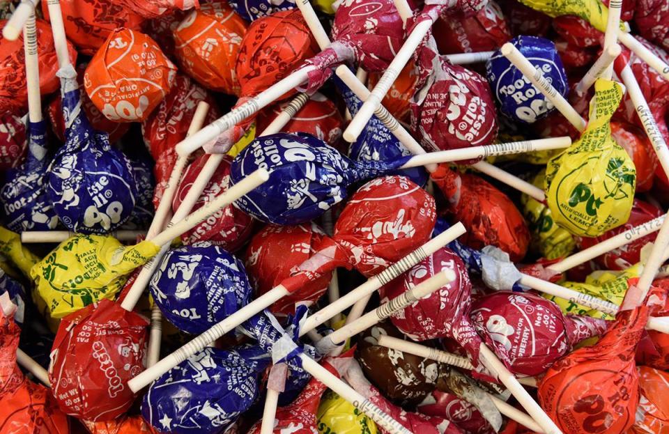 How many licks does it take to get to the center of a Tootsie Pop?