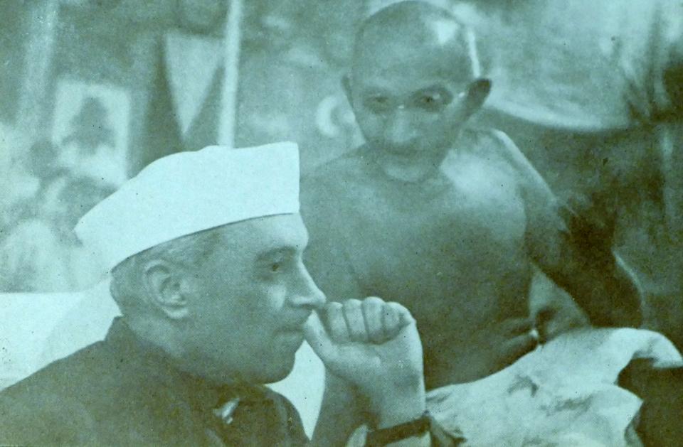 Mohandas Karamchand Gandhi with Jawaharlal Nehru 1945. Gandhi (2 October 1869 Ð 30 January 1948). was the preeminent leader of the Indian independence movement in British-ruled India. Jawaharlal Nehru (1889 Ð 1964) was the first Prime Minister of India. (Photo by: Universal History Archive/Universal Images Group via Getty Images)