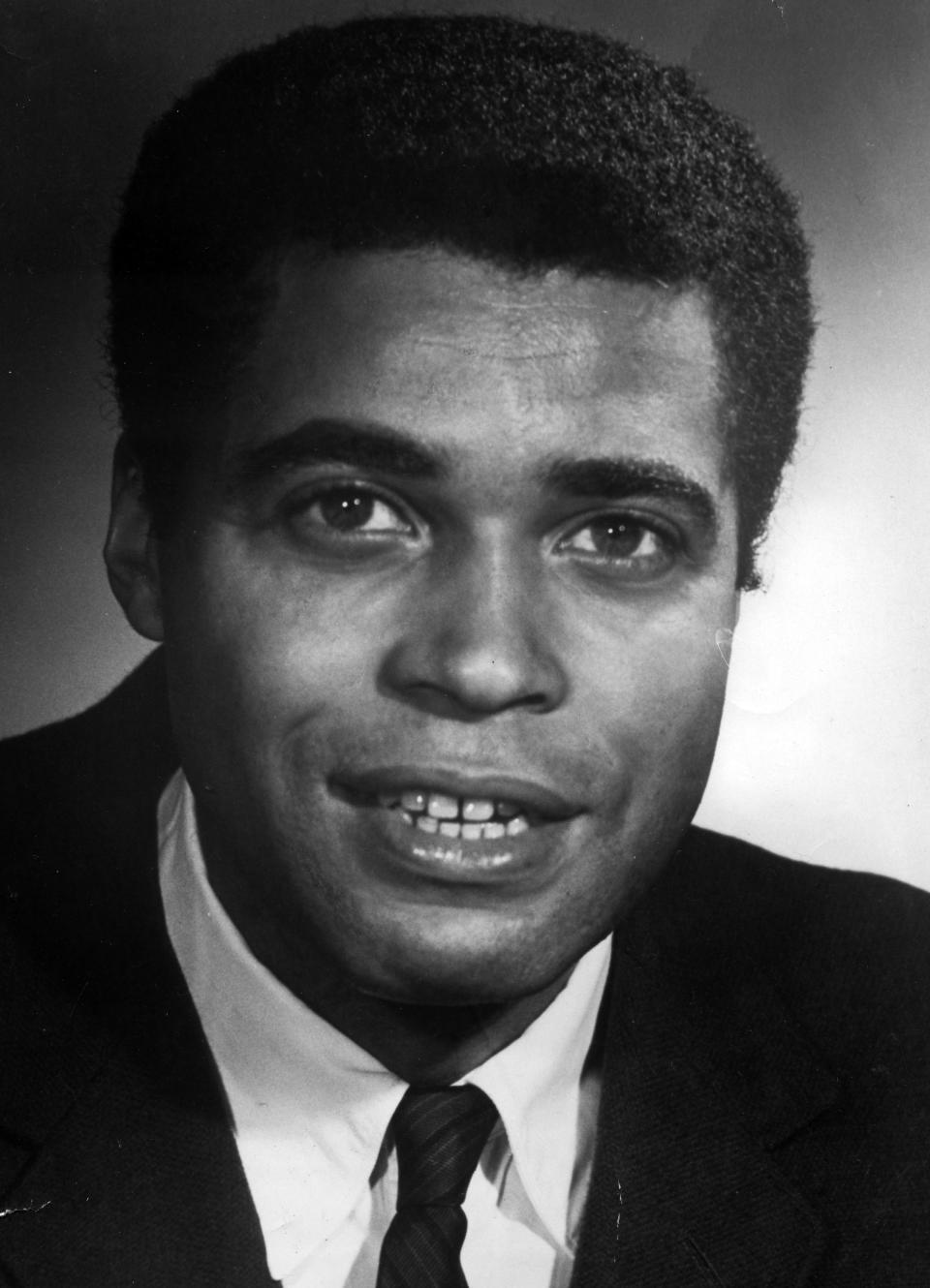 Young James Earl Jones' headshot from 1960