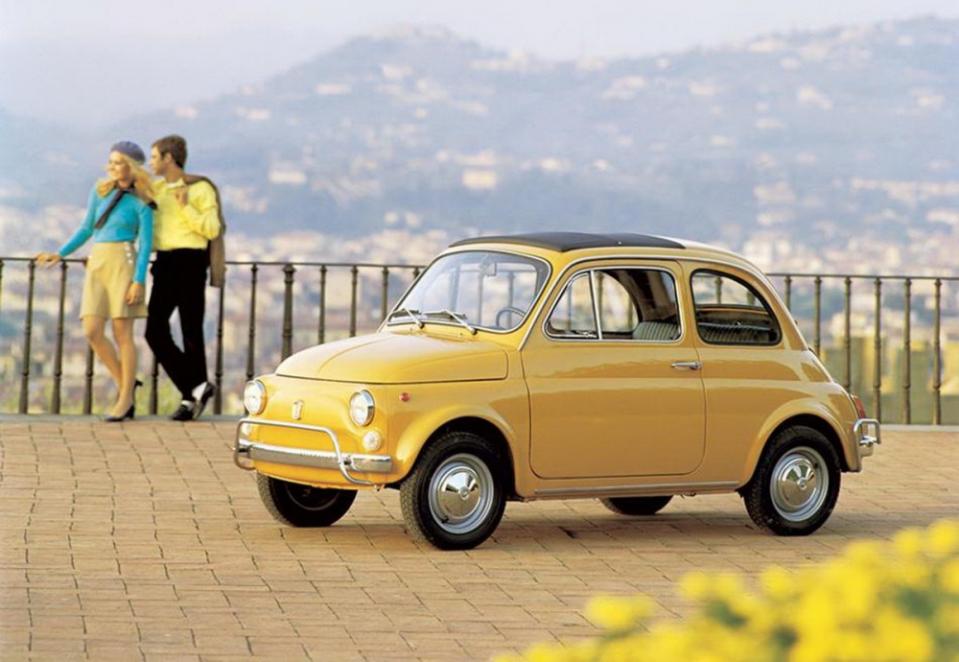 ▲上為1957年 Fiat 500初代