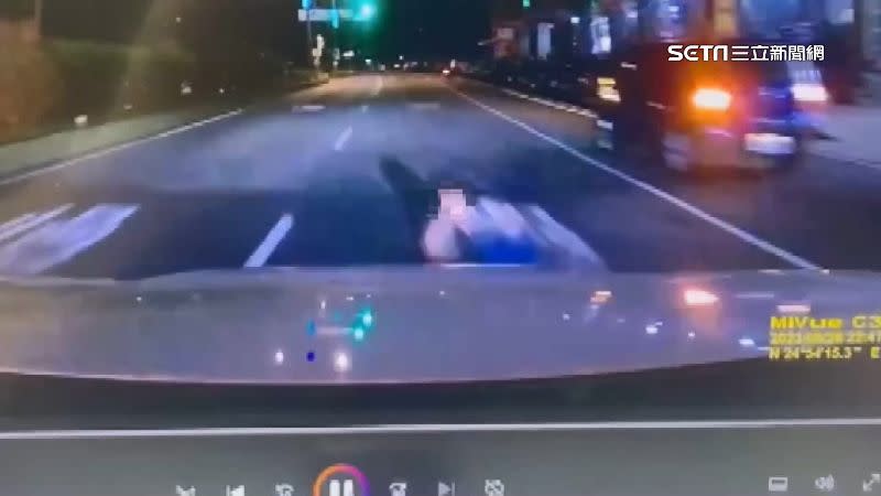 醉男躺車道遭輾喪命。