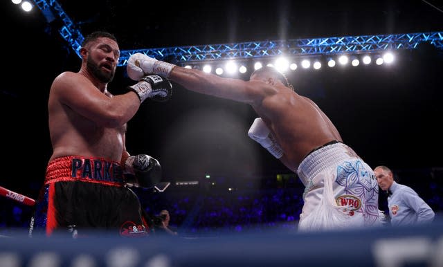 Joe Joyce punches Joseph Parker 