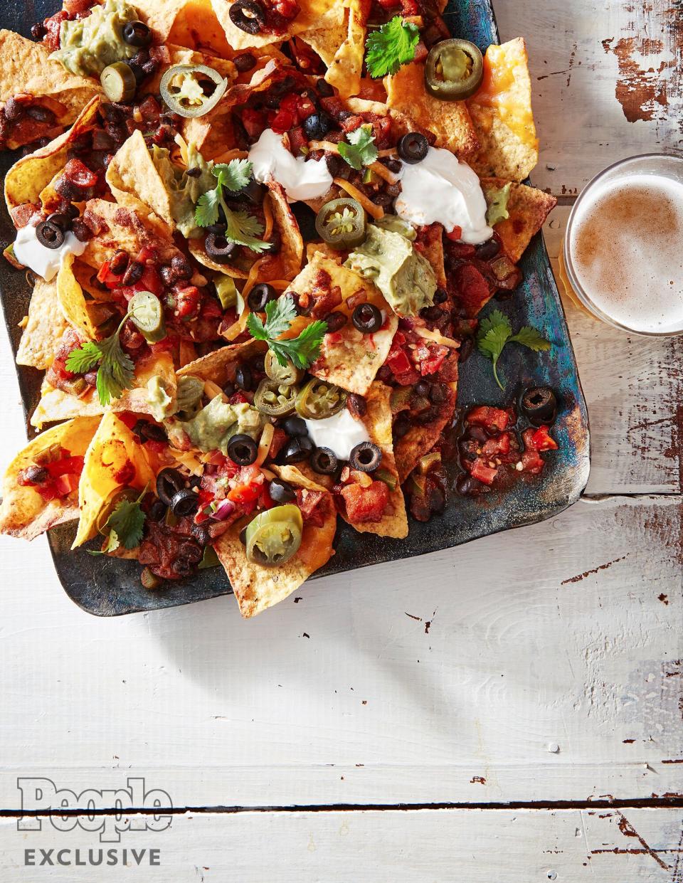 TIM AND NANCY CUSHMAN'S BLACK BEAN CHILI NACHOS