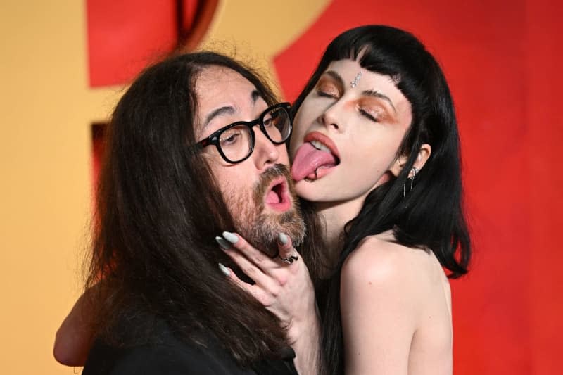 American musician and songwriter Sean Lennon arrives at the Vanity Fair Oscar Party in the Wallis Annenberg Center for the Performing Arts in Beverly Hills. Doug Peters/PA Wire/dpa