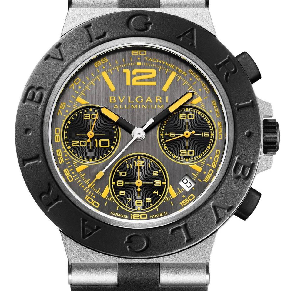 計時碼錶面盤的設計，靈感源自1990年代傳奇義大利gran turismo跑車的儀表板設計。