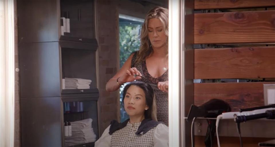 Jennifer Aniston and Benito Skinner Surprise Two Clients at Her Hairstylist’s Salon with New Looks in Prank Video