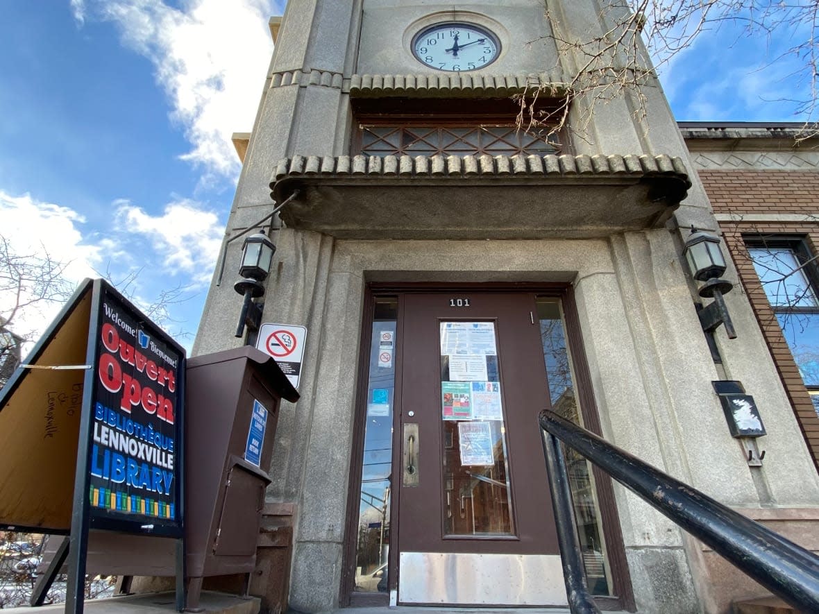 Most services in Lennoxville, a borough of Sherbrooke, are offered both in French and in English. (Guylaine Charette/Radio-Canada - image credit)