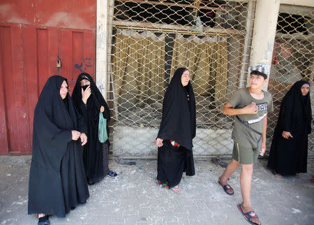 Iraqi women react at the site of car bomb attack near a government office in Karkh district in Baghdad, Iraq May 30, 2017. REUTERS/Khalid al-Mousily