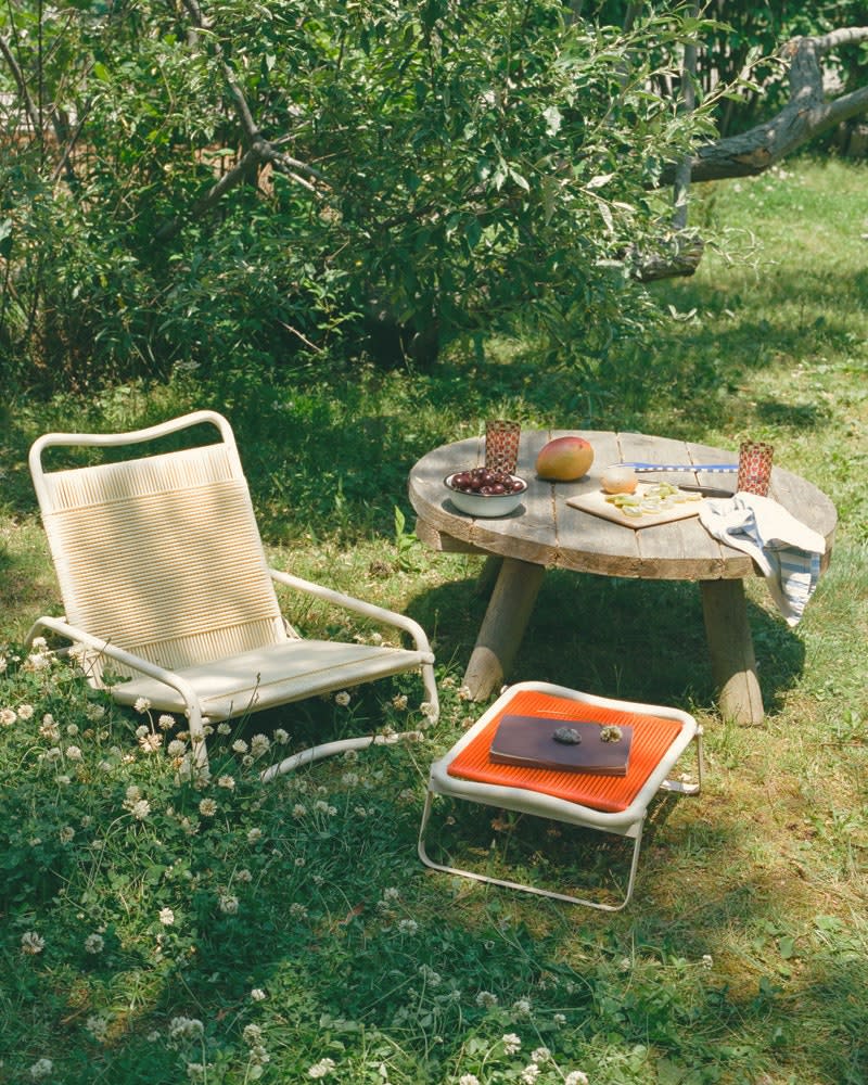The Leisure chair and table from ITA Leisure’s debut Beach & Park Collection.