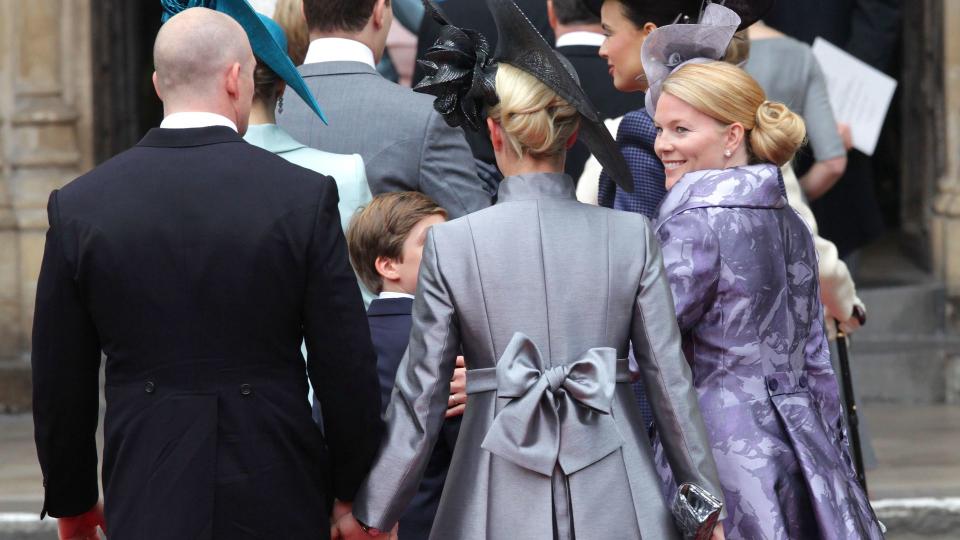 Zara Phillips walking next to Autumn Phillips at William and Kate's wedding