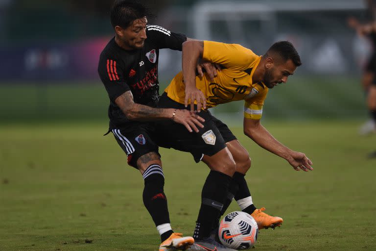 Milton Casco durante el partido que River le ganó a The Village en Florida