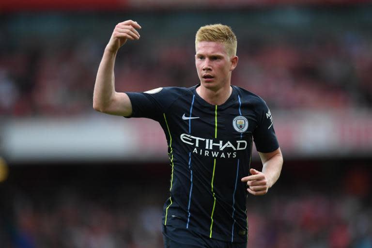 Injured Kevin De Bruyne arrives at Manchester City’s All Or Nothing premiere on crutches