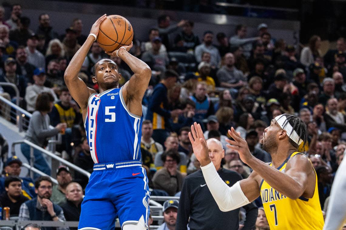 Sacramento Kings guard De’Aaron Fox (5) shoots the ball while Indiana Pacers guard Buddy Hield (7) defends in the second half Friday, Feb. 2, 2024, at Gainbridge Fieldhouse in Indianapolis, Indiana.