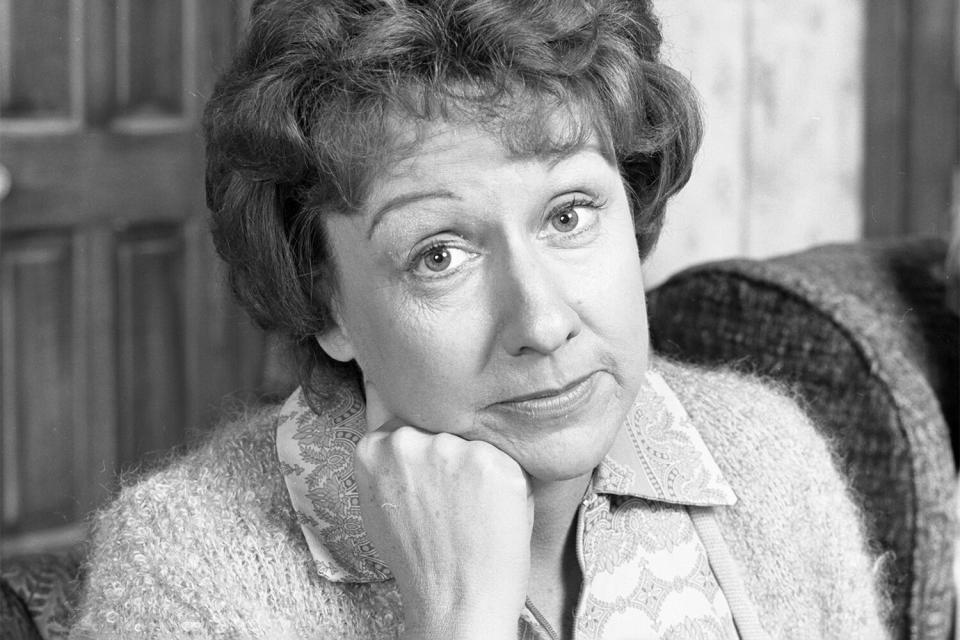 LOS ANGELES - OCTOBER 26: Jean Stapleton as Edith Bunker in "All In The Family." Image dated October 26, 1971. (Photo by CBS via Getty Images)