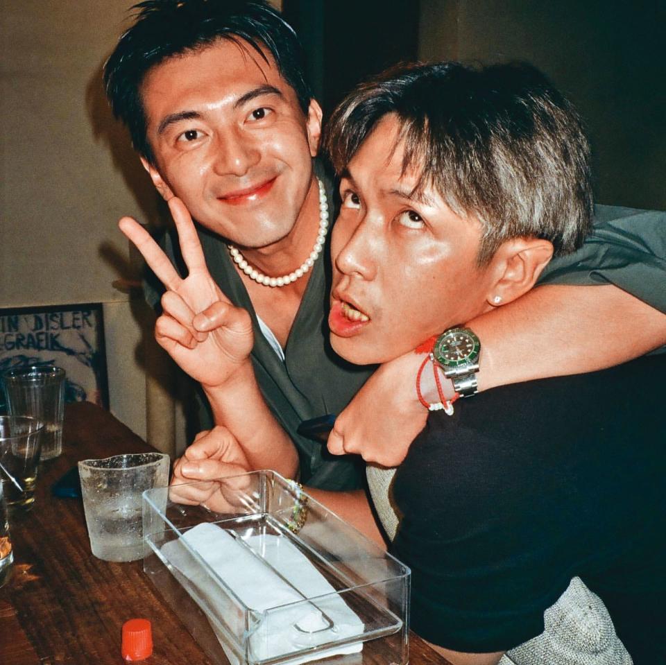 謝睿宸（左）和柯震東（右）等人常玩在一起，是台北知名的夜店男孩。（翻攝自謝睿宸IG）
