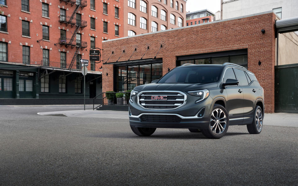 Der GMC Terrain ist laut Chevrolet die perfekte Kombination aus Style, Nützlichkeit und Effizienz. Mit LED-Leuchten, 360-Grad-Kameras, Fußgänger-Notbremsassistent und einem umfangreichen Infotainmentsystem ist das Modell mehr als ordentlich ausgestattet. Der GMC Terrain kommt darüber hinaus neben einem 1,5 oder 2,0 Liter großen Turbo-Benzinmotor auch erstmals mit einem Dieselmotor daher.