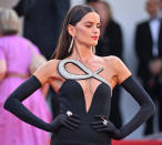 <p>Izabel Goulart ist fast bekannter als ihr Verlobter Kevin Trapp. Sie ist Top-Model und lief unter anderem für Victoria's Secret über den Laufsteg. Auf Instagram ist sie jedenfalls beliebter als der Fußballer. Während ihr 4,6 Millionen Follower folgen, muss er sich mit "nur" 1,7 Millionen zufriedengeben (Bild: Mustafa Yalcin / Anadolu Agency/ABACAPRESS/ddp images)</p> 